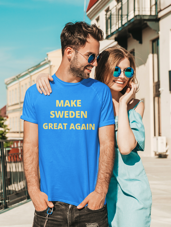 Blå T-Shirt med text Make Sweden Great Again T-Shirts. Herr Modell. Vi vill ha tillbaka Sverige till det gamla & trygga Sverige