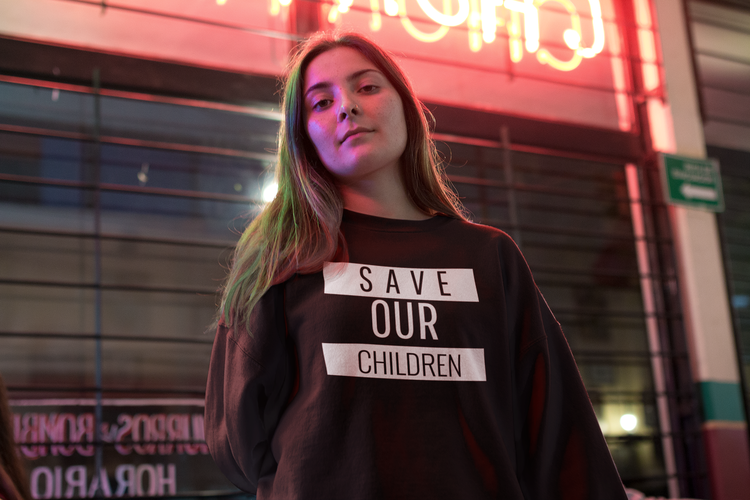 Sweatshirt med tryck Save Our Children, Vi som är rädda om våra barn & vill skydda dem