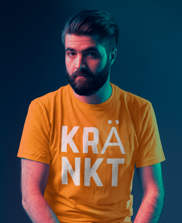 T-Shirt med text KRÄNKT