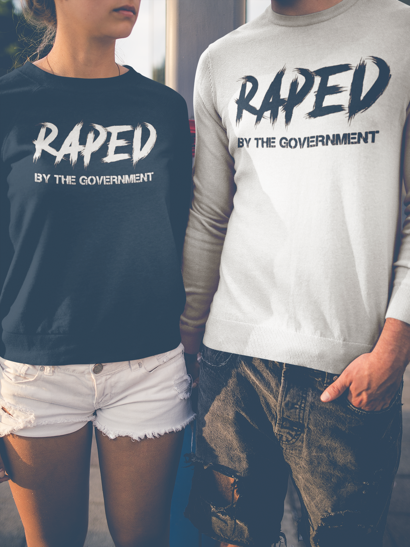 Våldtagen av Regeringen, Sweatshirt Unisex Raped By The Government, Vi som är trötta på att bli lurade av den Svenska Regeringen