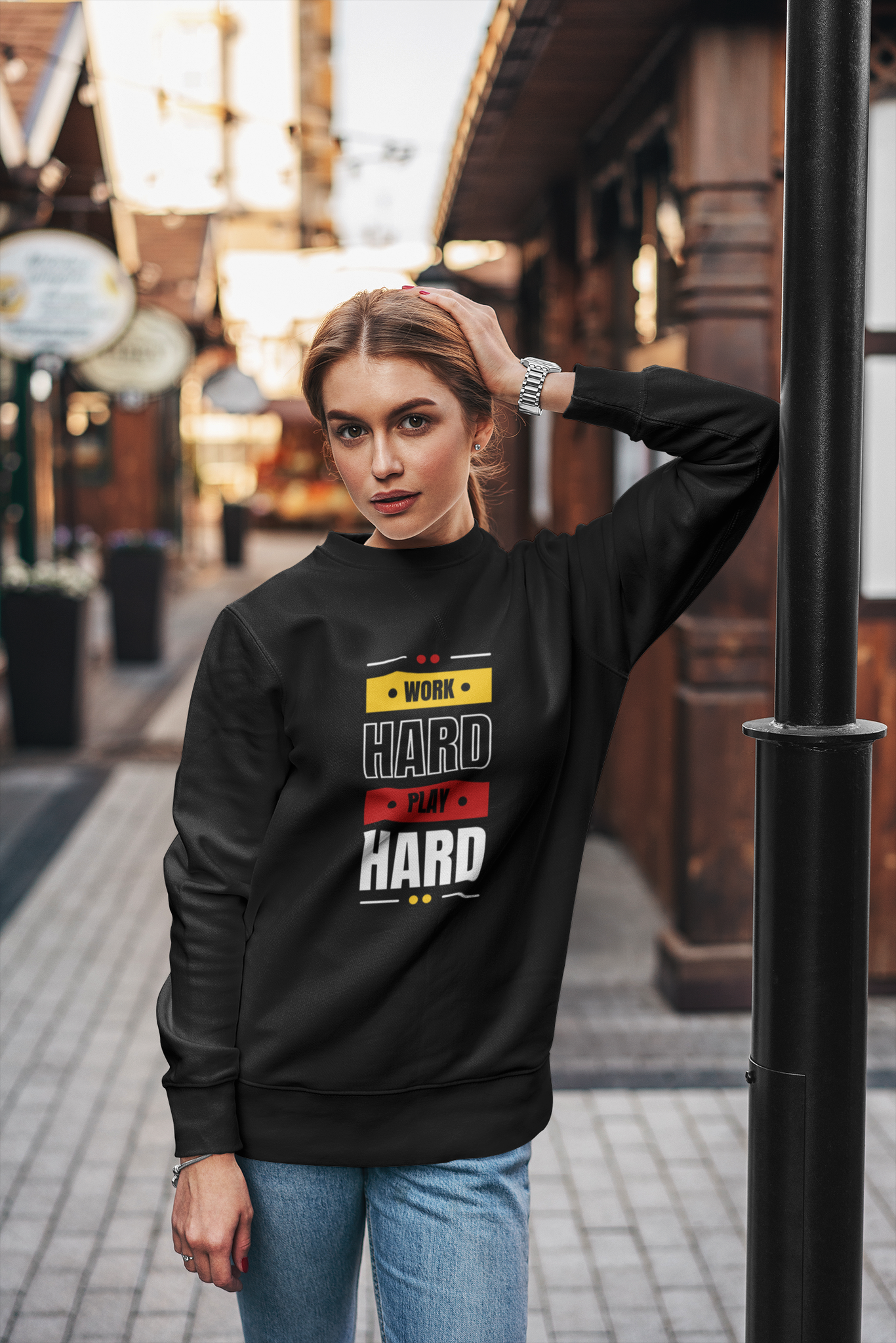 Work Hard Play Hard Sweatshirt. Unika Motiv & Texter som du uteslutande bara hittar hos Statements Clothing