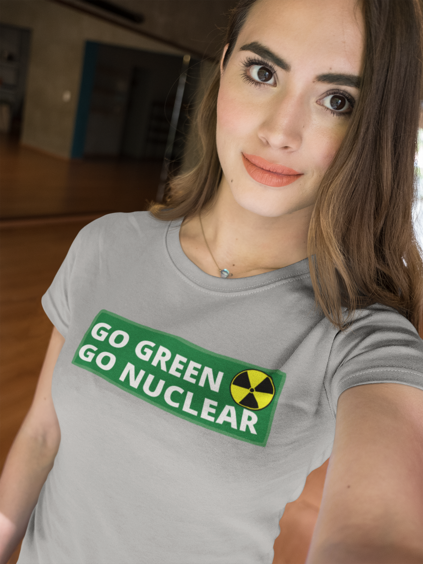 Dam TShirt med tryck. Go Green Nuclear. Kärnkraft är det bästa alternativet