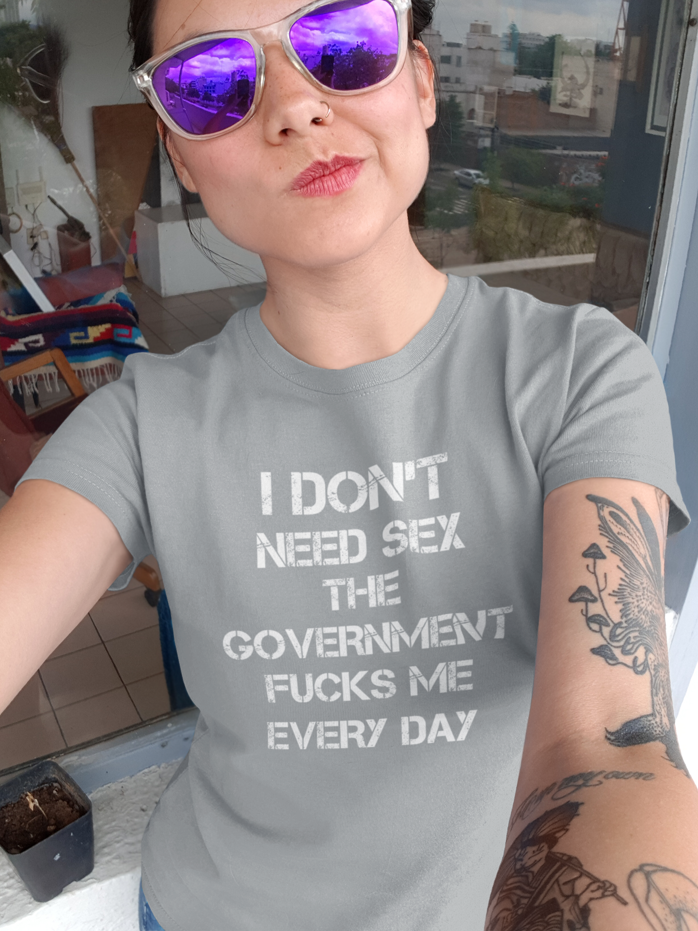 I Don't Need Sex The Government does me everyday Tshirt Dam. Sveriges häftigaste T-Shirts med unika motiv