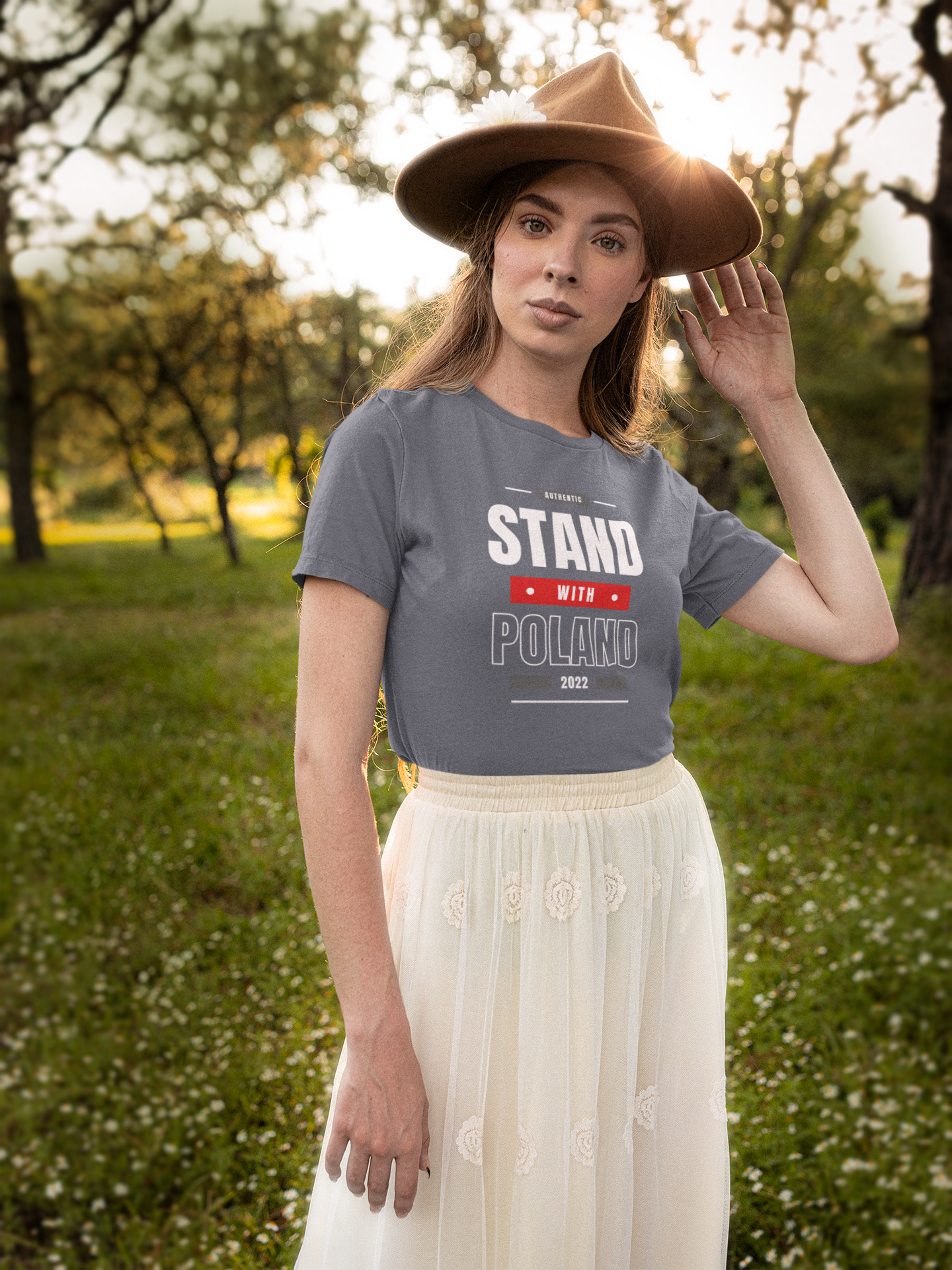 Stand With Poland T-Shirt. Dam Tshirt Ladyfit