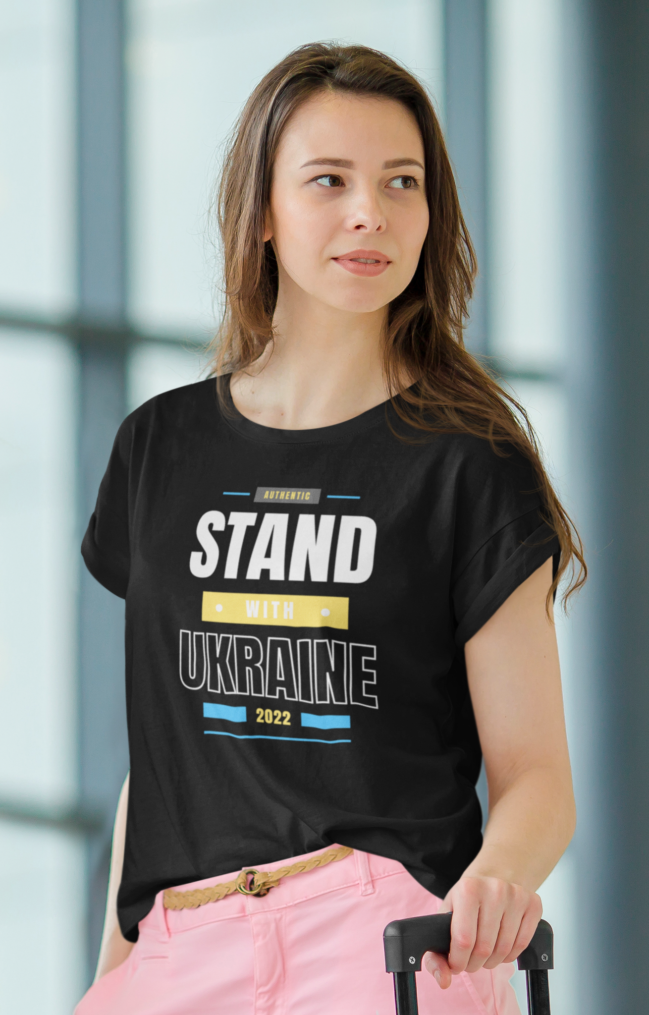Stand With Ukraine T-Shirt Dam. Visa ditt stöd för Ukraina & dess medborgare