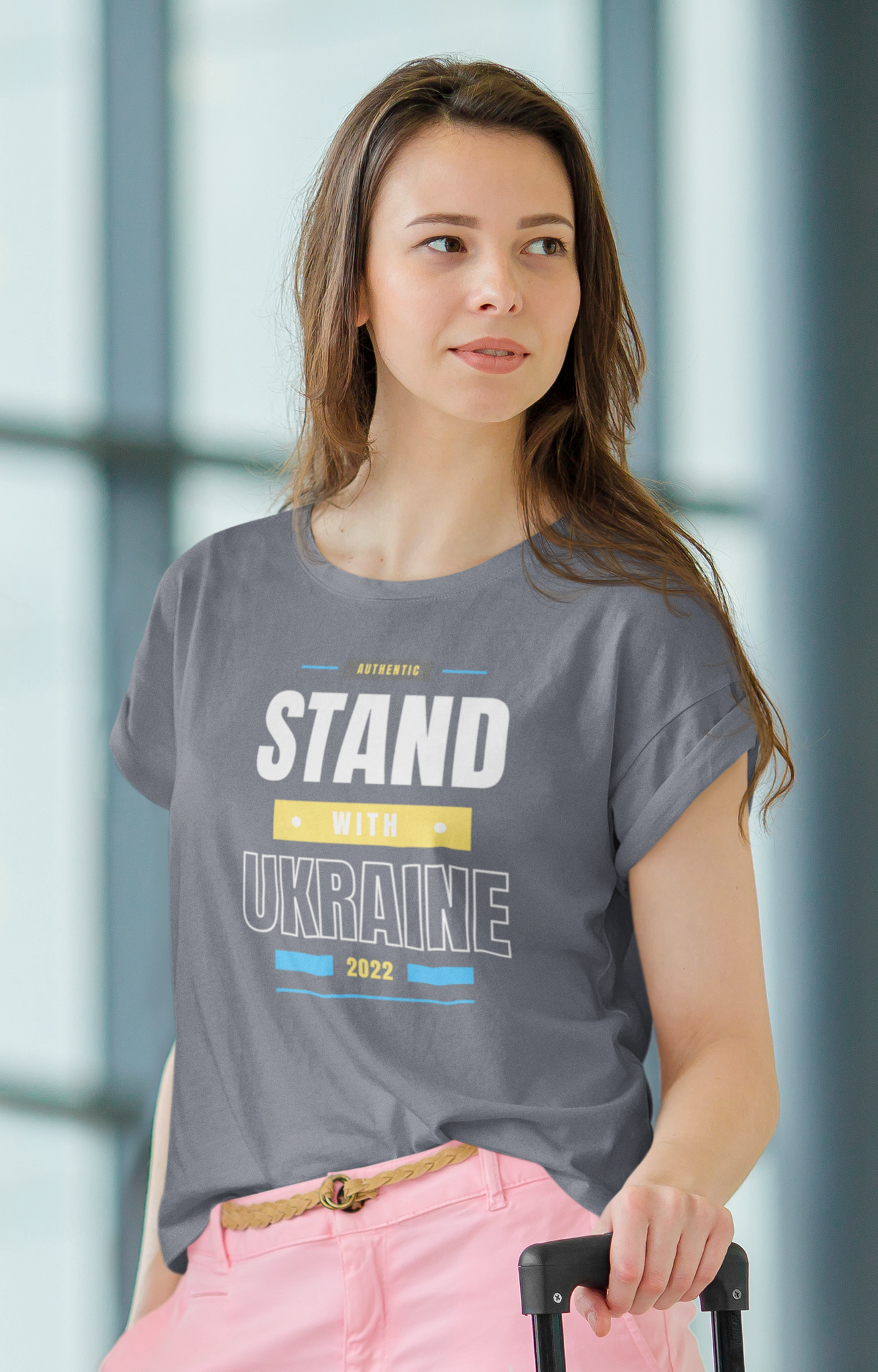 Står du på Ukrainas sida? Visa detta genom vår unika Tshirt Stand With Ukraine