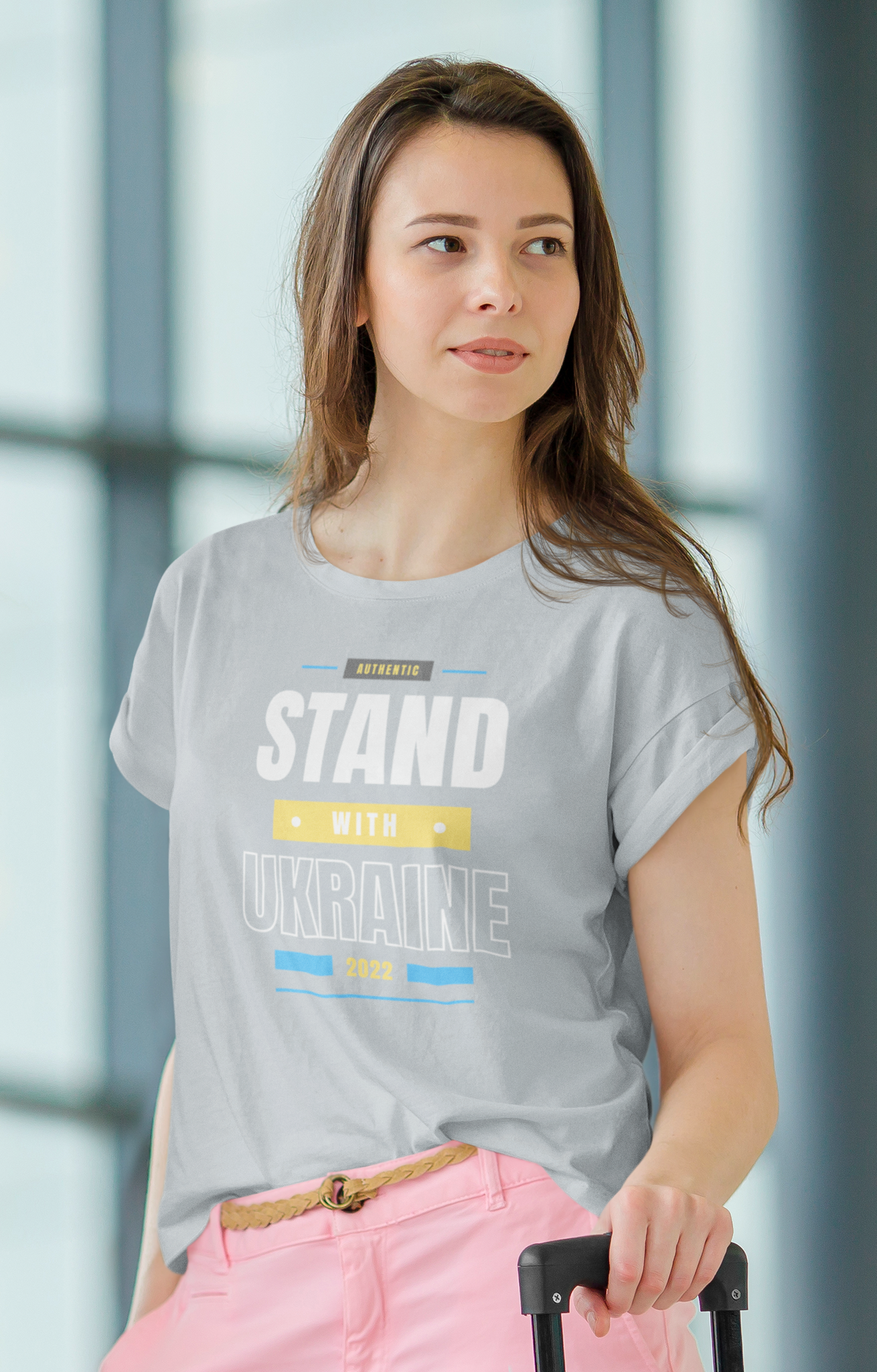 I stand with Ukraine. T-Shirt dam för de som vill visa sitt stöd för Ukraina & deras medborgare