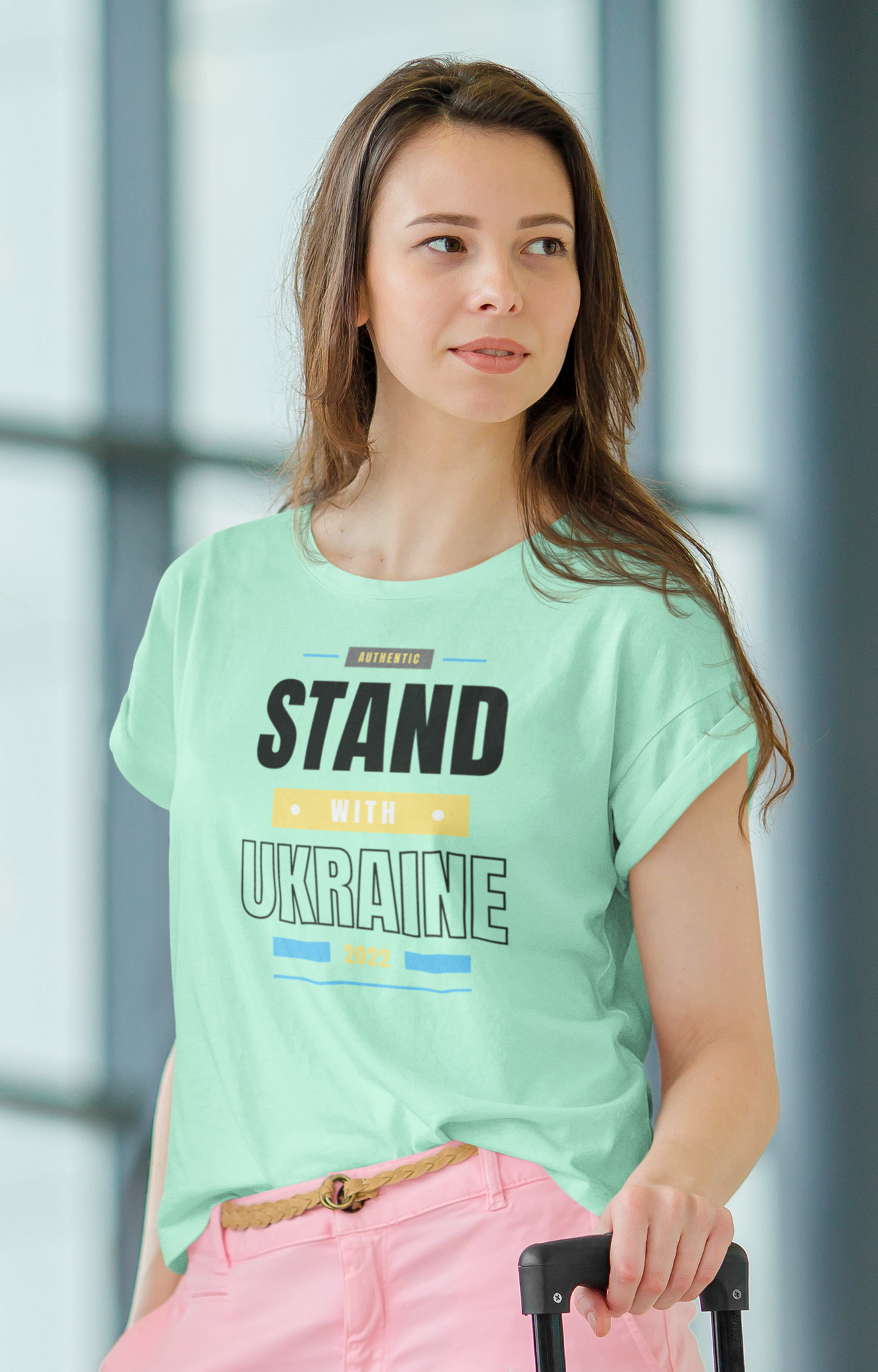Putin bör ställas inför krigsrätt. Visa ditt stöd & support för Ukraina med denna unika T-Shirt