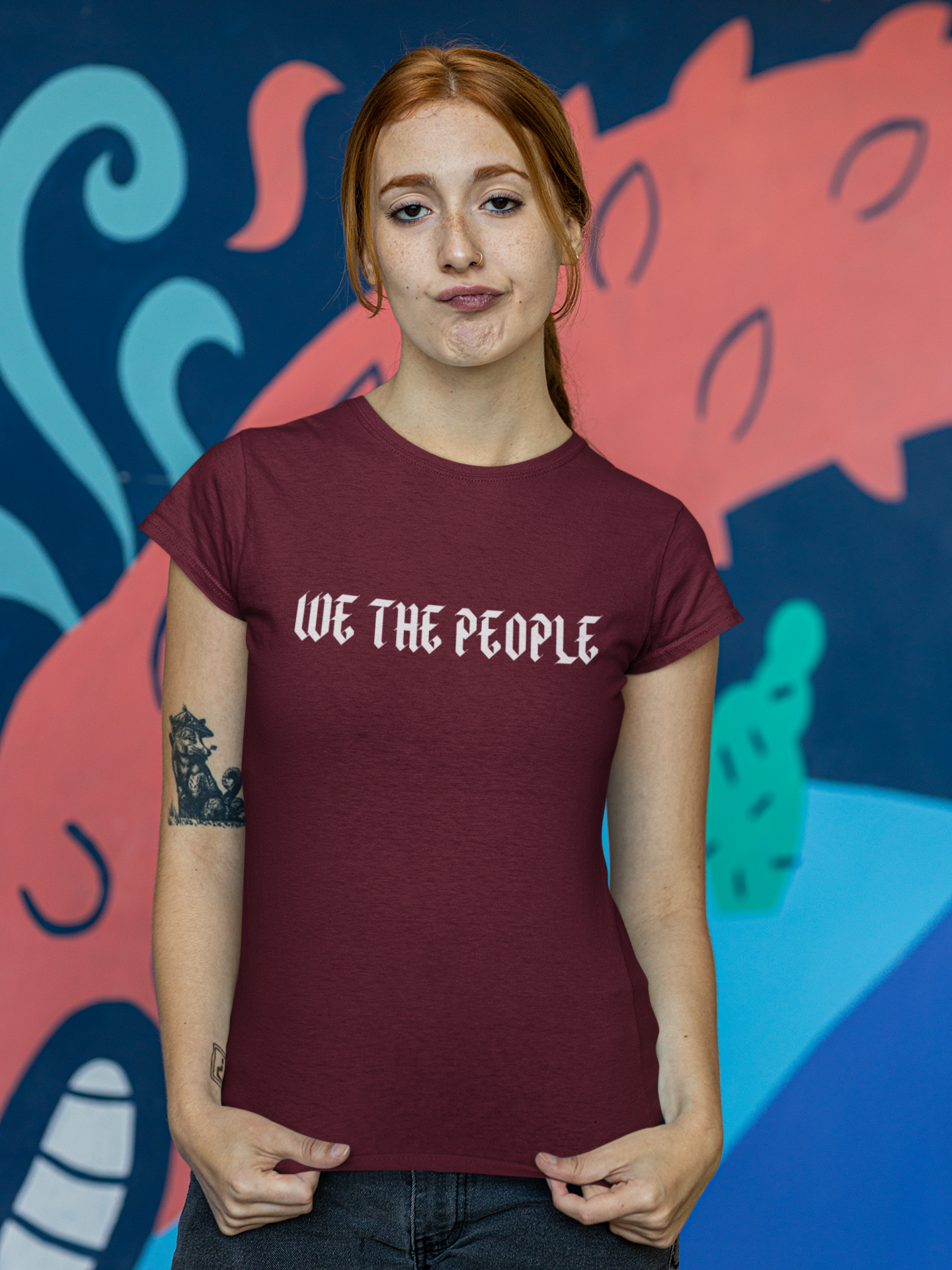 We The People Tröjor, T-Shirt Dam med tryck. Text över bröst med We The People