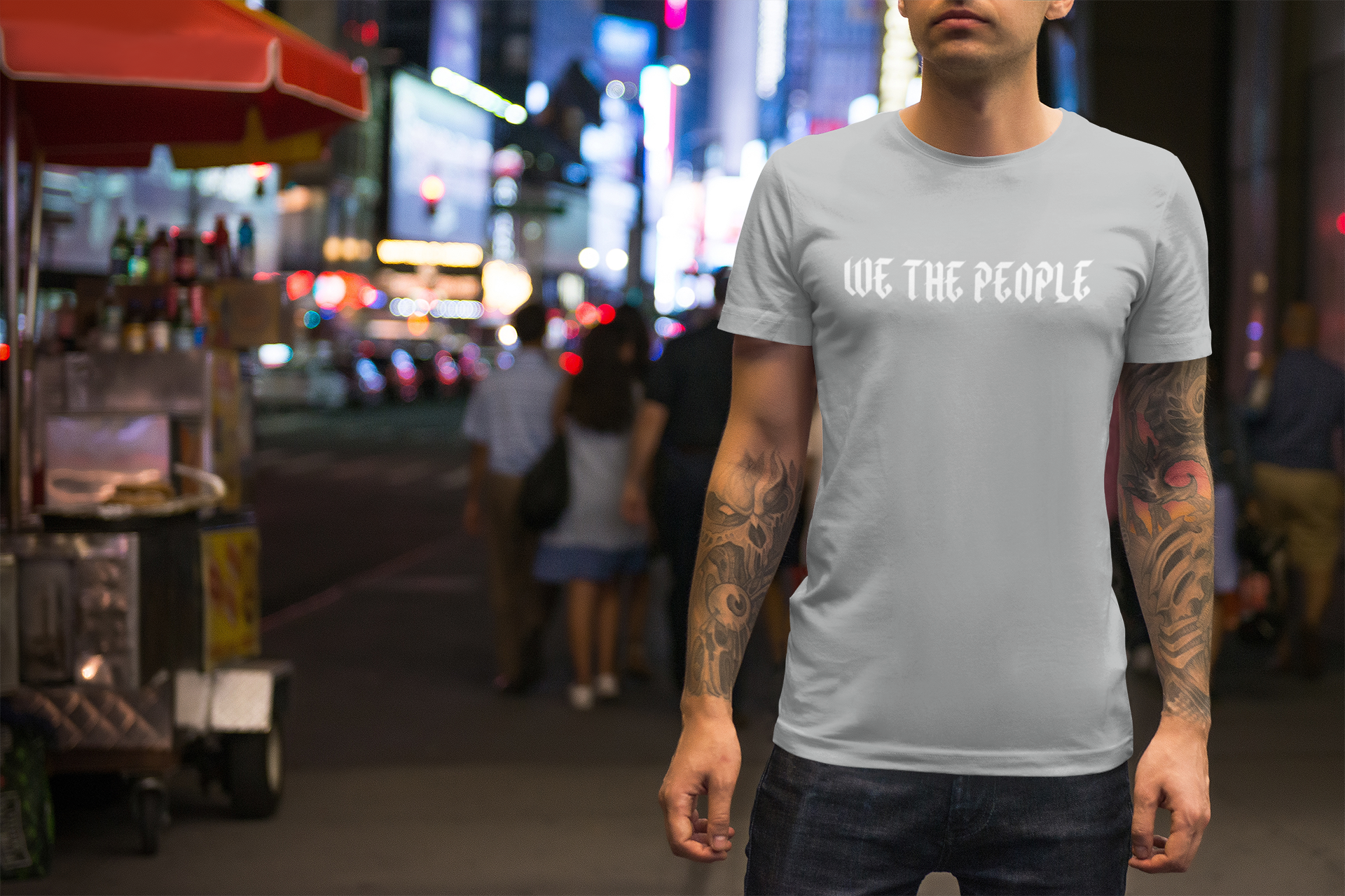 Tröjor med tryck köper du hos Statements Clothing. Denna  T-Shirt kommer tryckta texten We The People