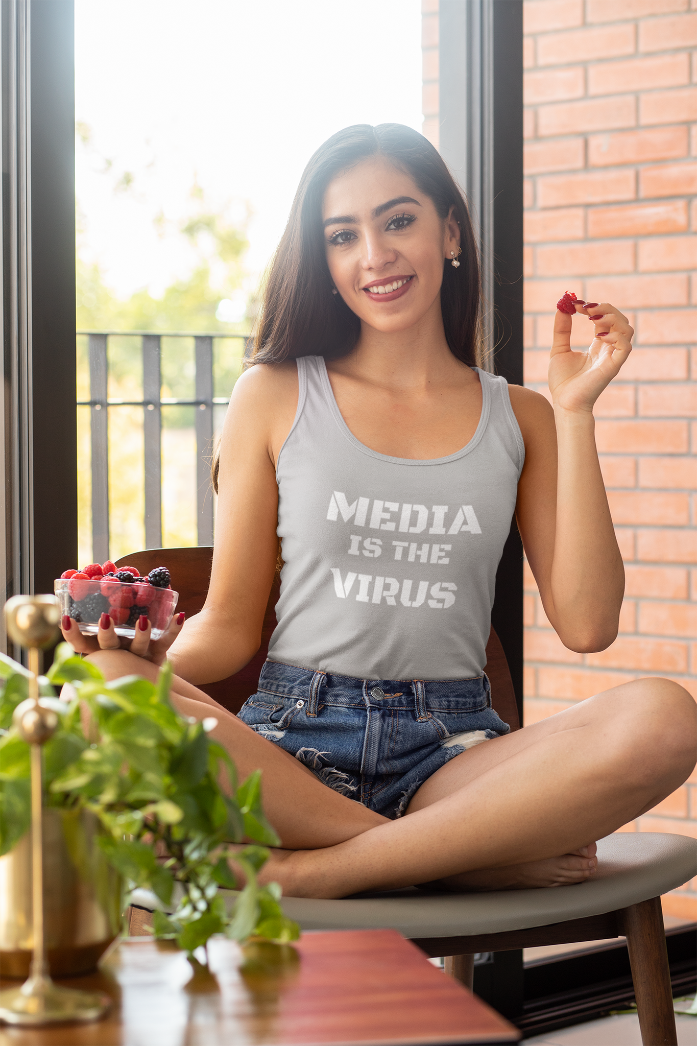 Media Is The Virus Tank Top Dam