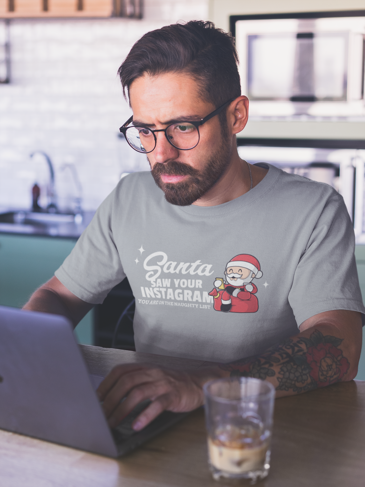 Santa Saw Your Instagram T-Shirt Herr
