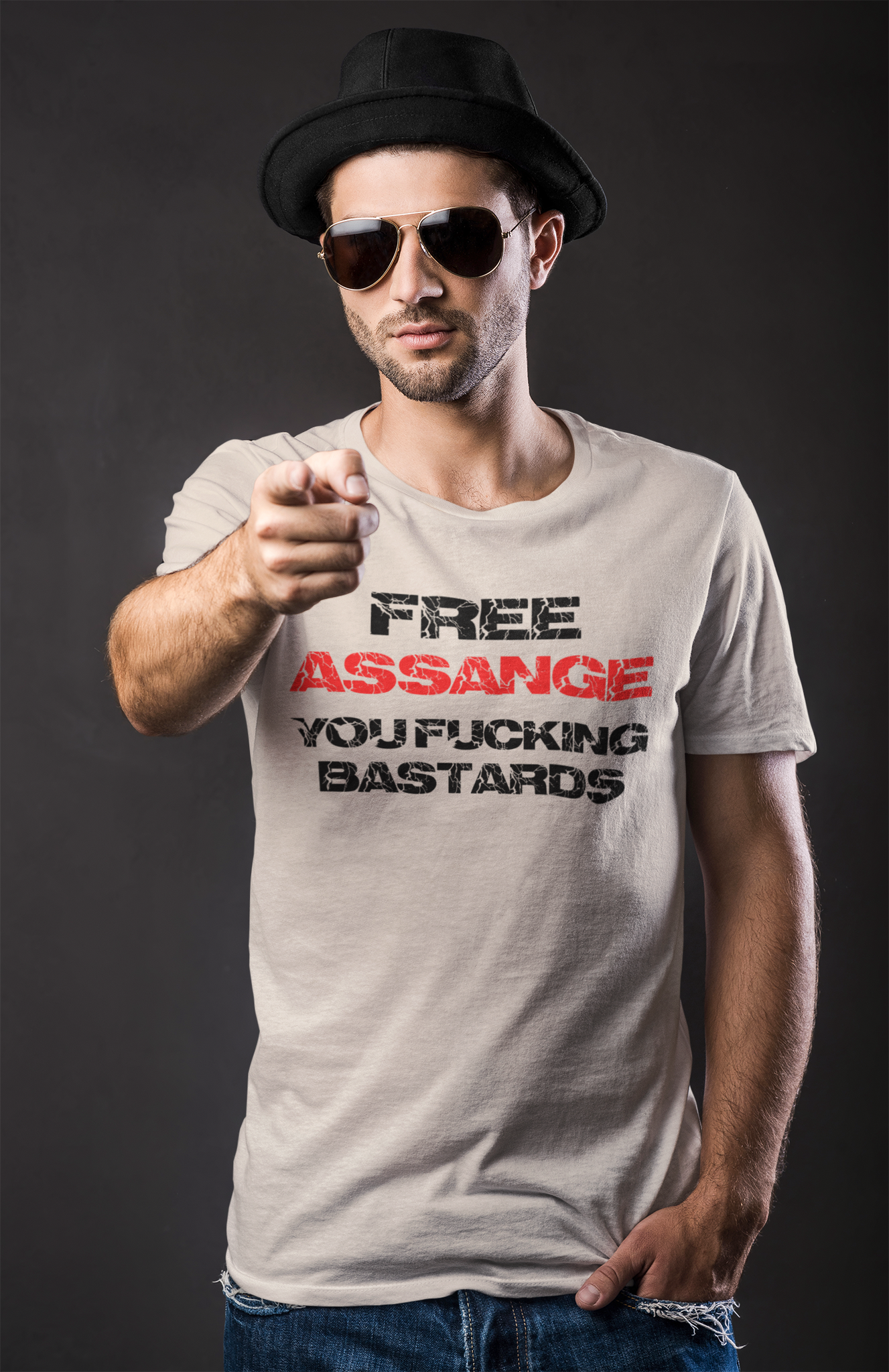 Herr T-shirt med storlek S-5XL och texten Free Assange och ett budskap om pressfrihet