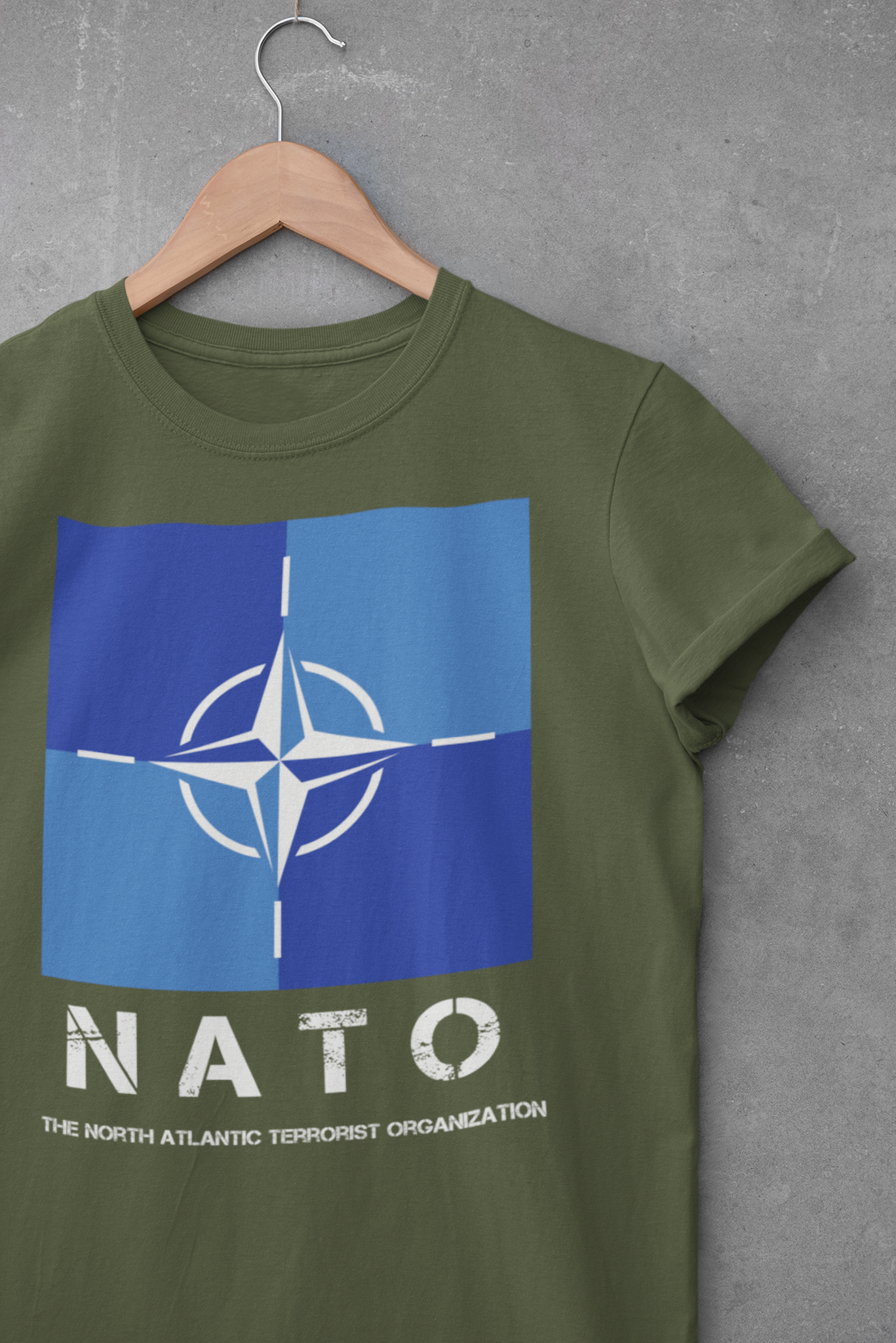 T-shirt för män med budskapet Anti Nato