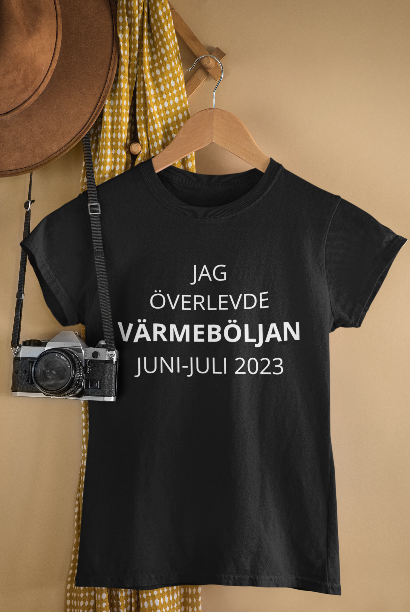 T-Shirt dam med tryck text; Jag Överlevde Värmeböljan Juni-Juli 2023