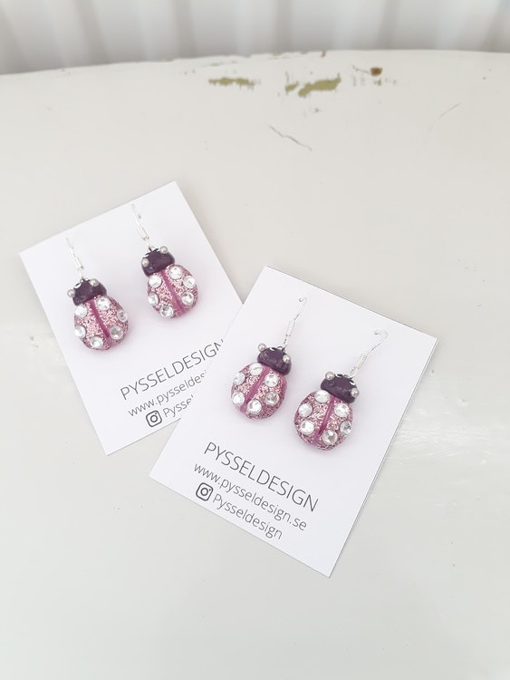 Örhängen- Rosa/lila glittriga nyckelpigor med diamantprickar