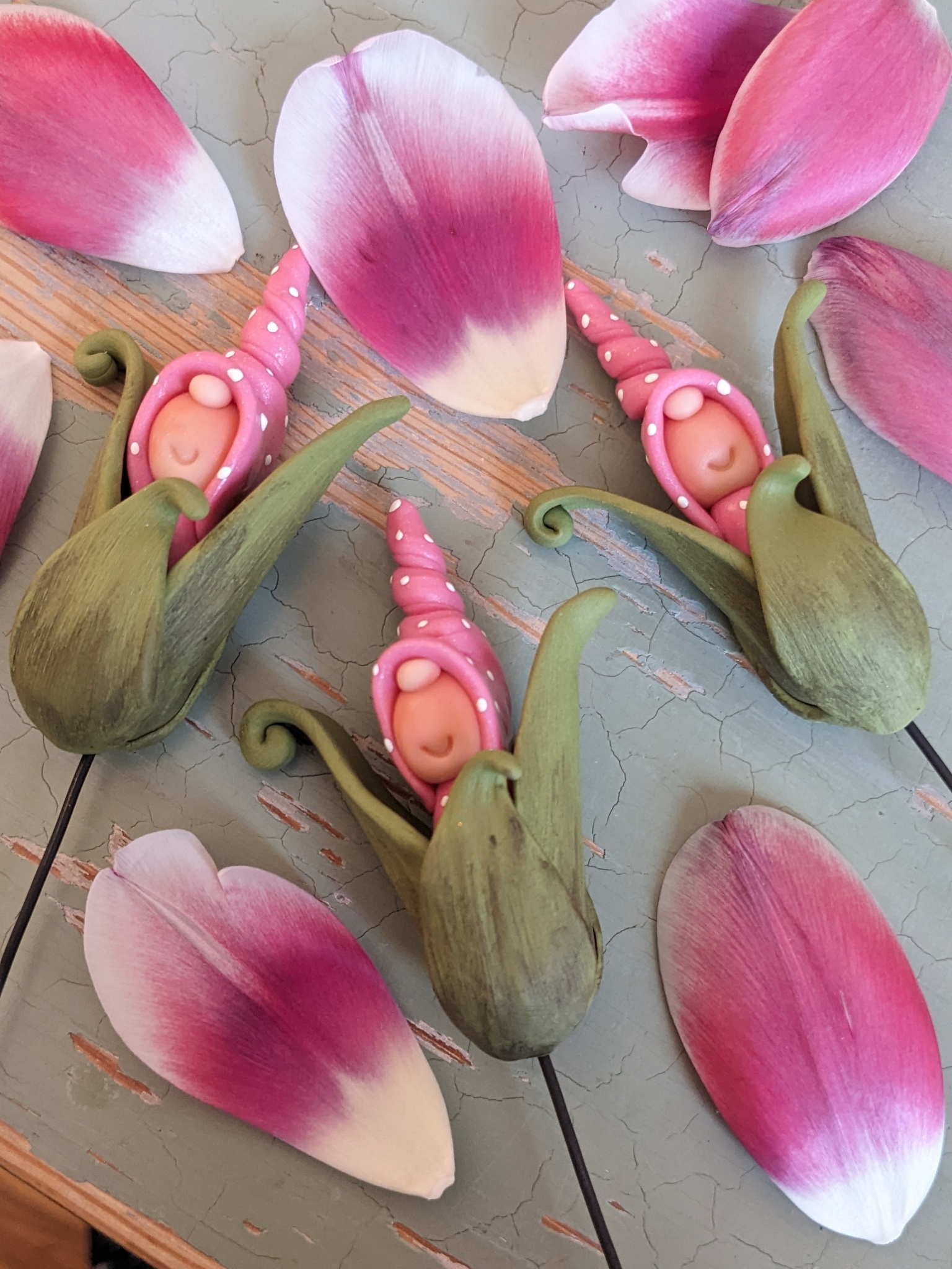 Blompinne- Tulpan-nisse i blad