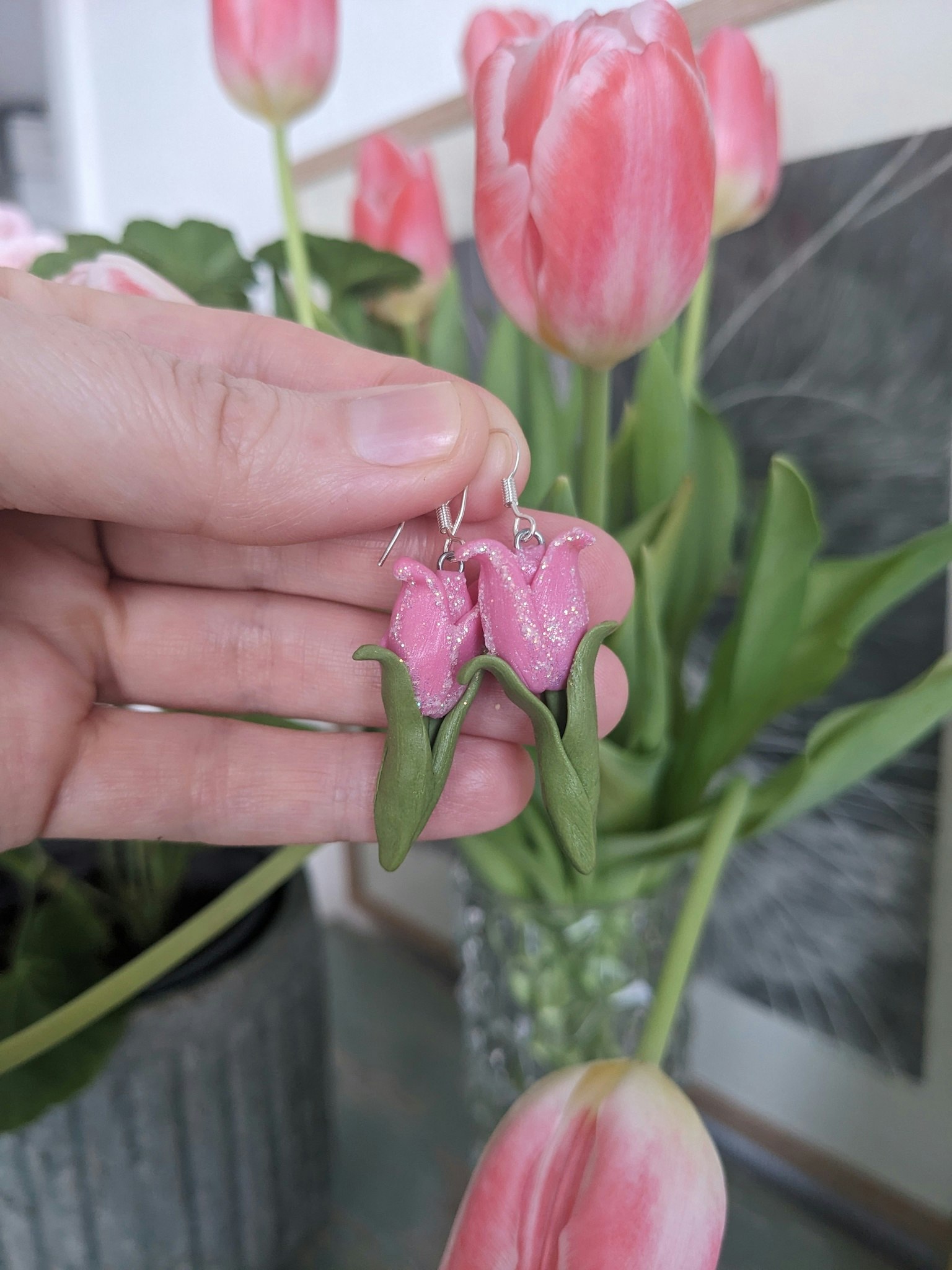Örhängen: Rosa glittriga tulpaner
