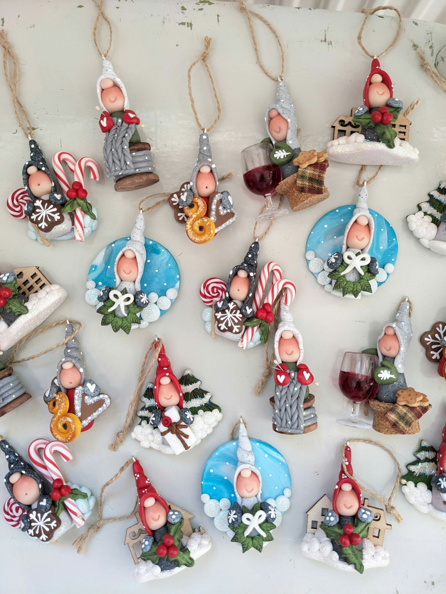 Julgranshänge- Nisse med polkagrisar