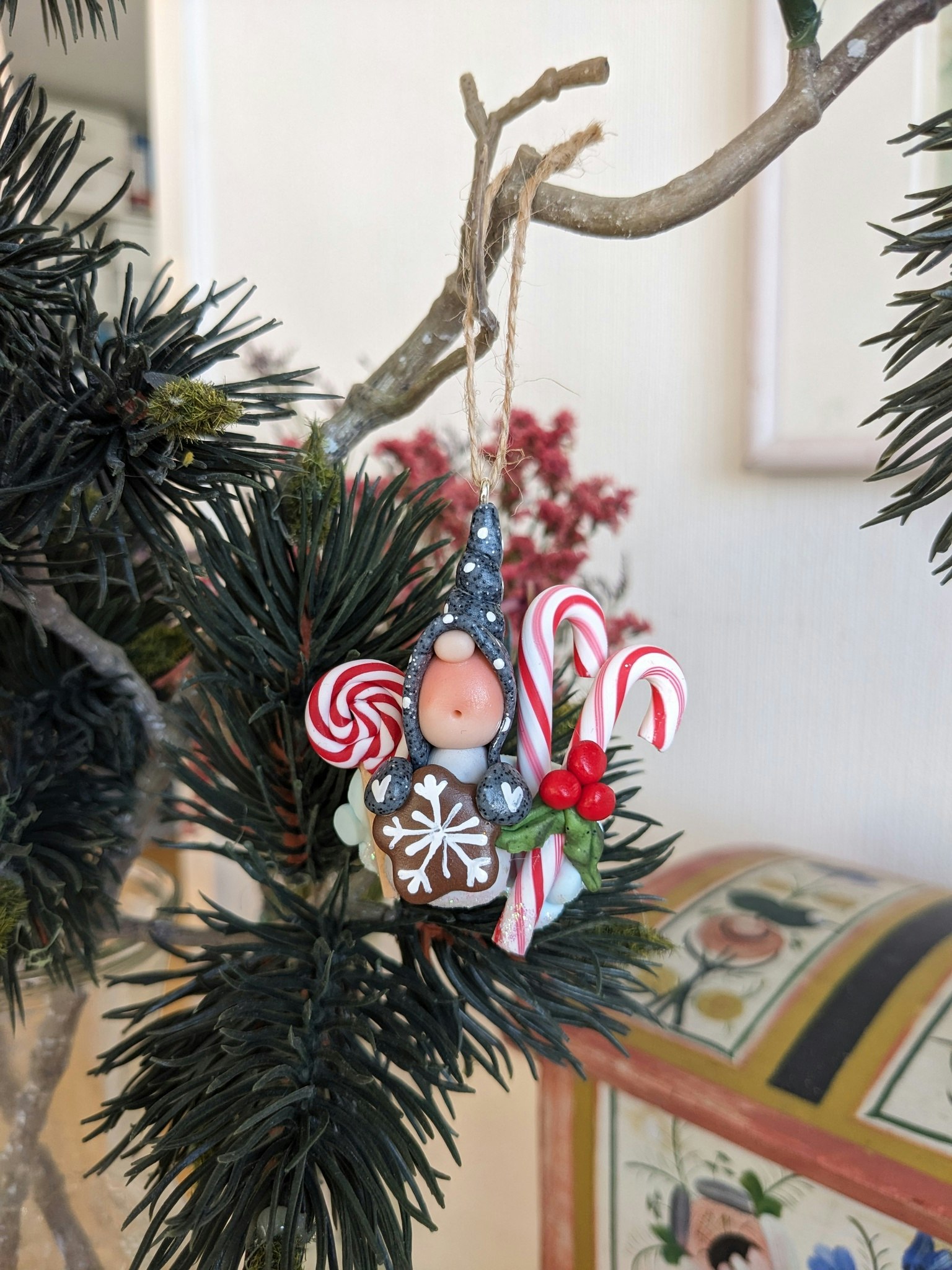 Julgranshänge- Nisse med polkagrisar