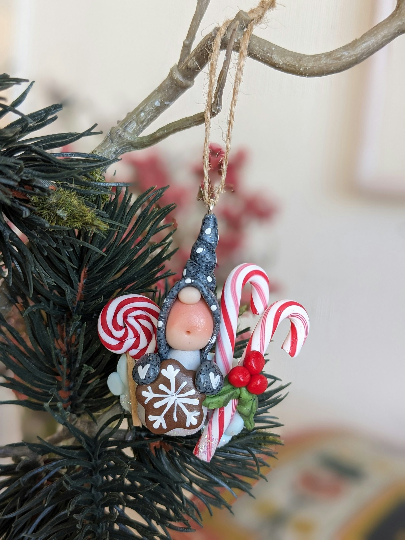 Julgranshänge- Nisse med polkagrisar
