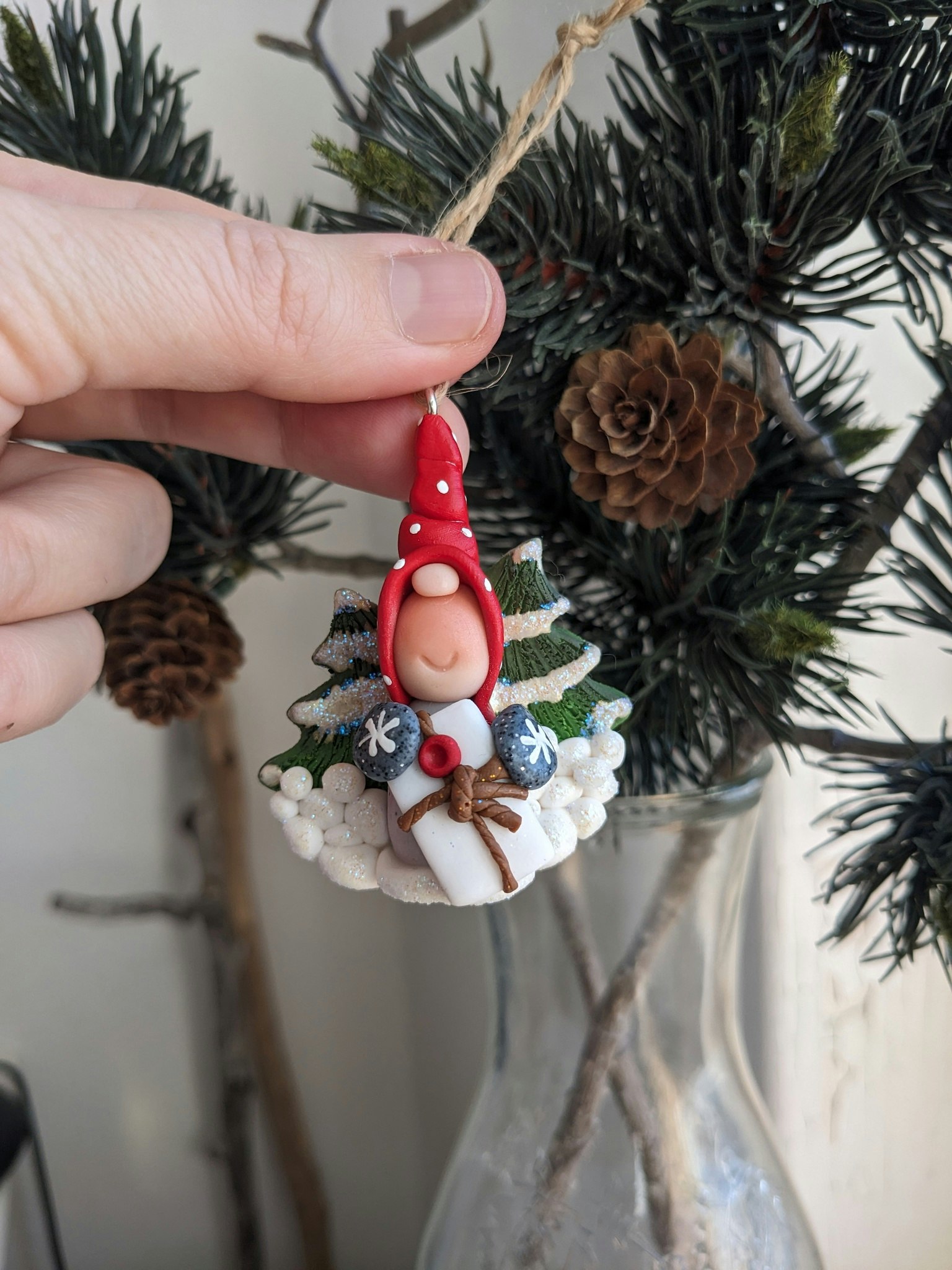 Julgranshänge- Nisse i granskog