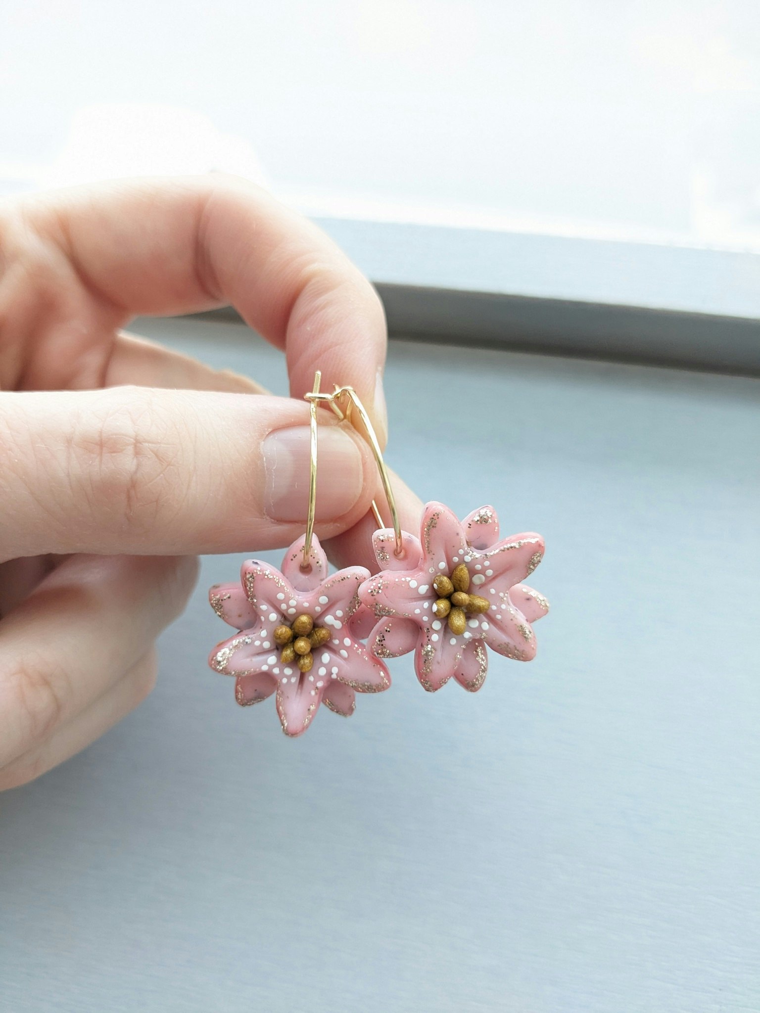 Örhängen med ringar- Rosa blommor