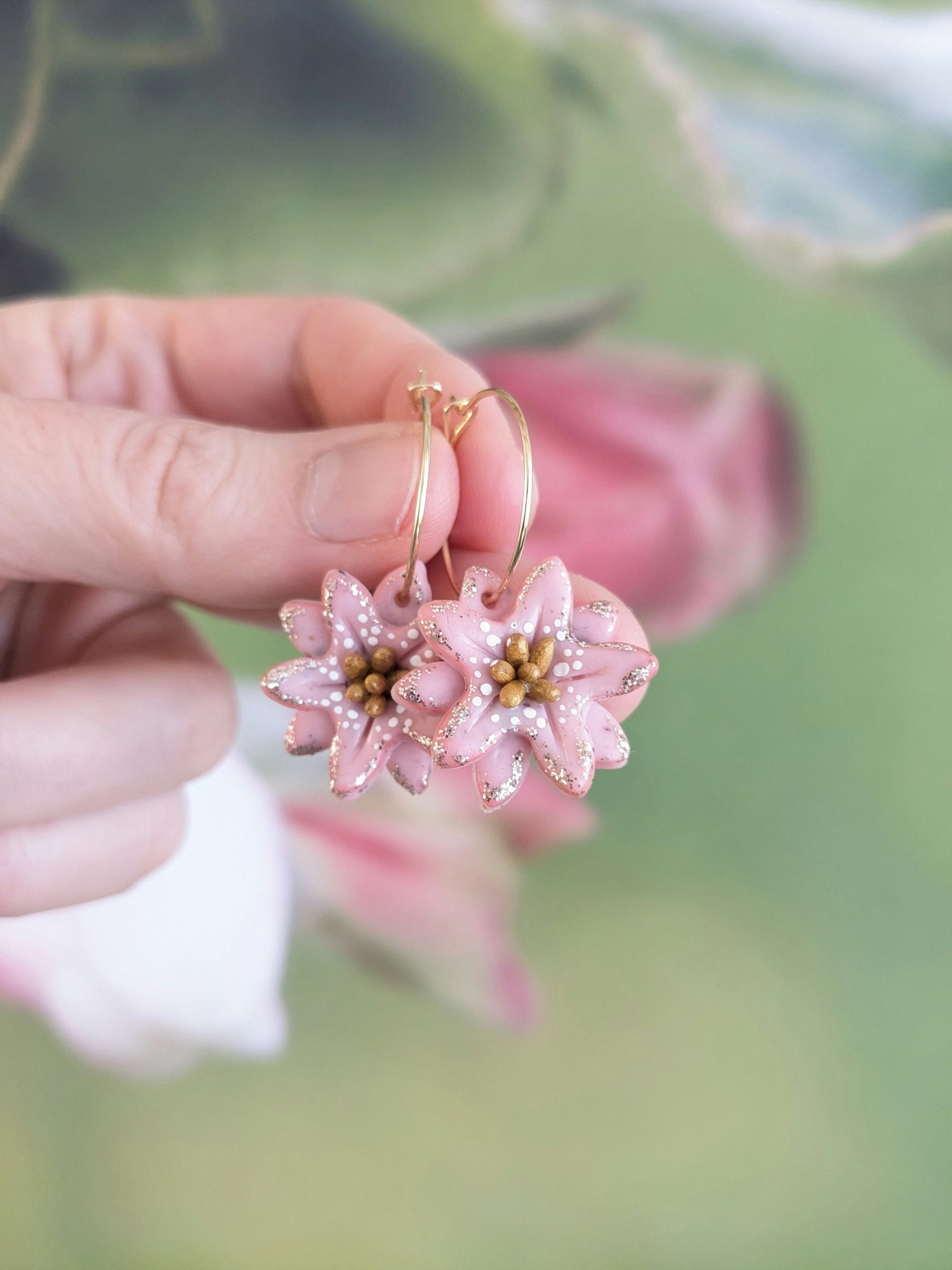 Örhängen med ringar- Rosa blommor