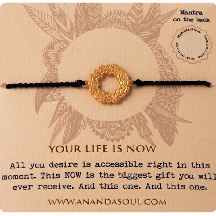 Armband "Your life is now" i Gold från Ananda Soul