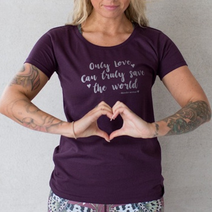 T-shirt "Only love can save the world..." Aubergine - Soul Factory