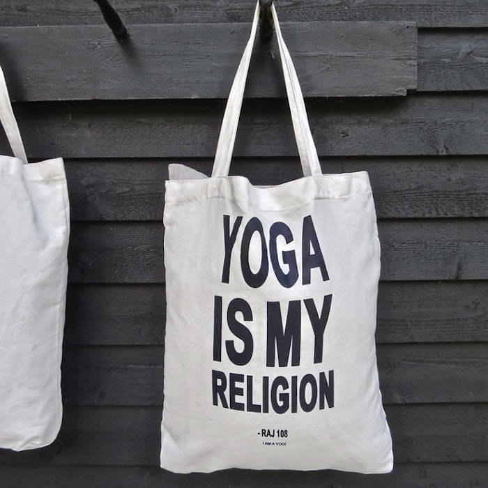 Väska Pärlvit / Blå/Svart tryck- Yoga Is My Religion - RAJ 108