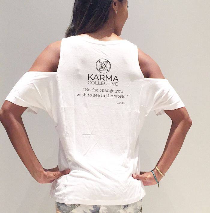 Tröja Mandala Namaste "Open Shoulder "från Karma Collective - Vit