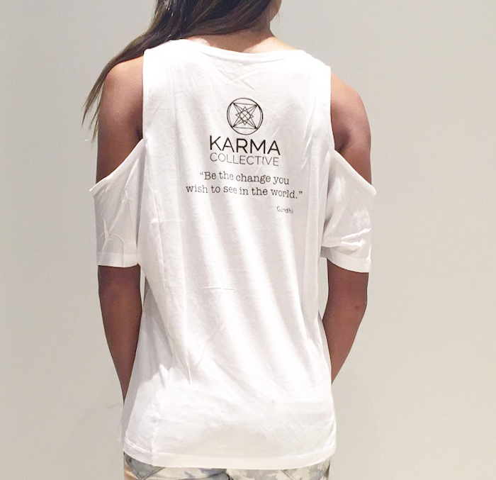 Tröja Mandala Namaste "Open Shoulder "från Karma Collective - Vit