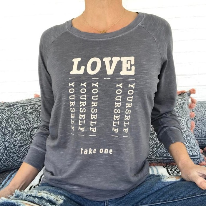 Långärmad tröja "Love yourself" från SuperLove Tees