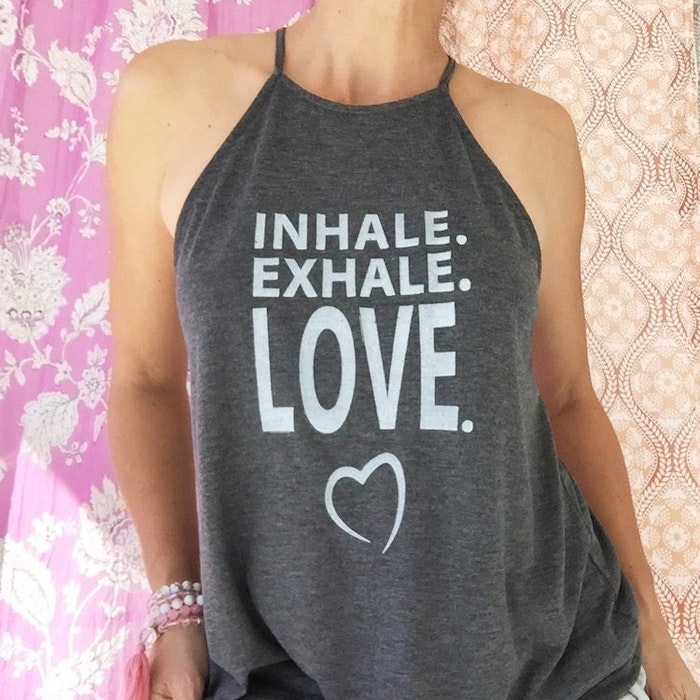 Linne Inhale Exhale Love från SuperLove Tees