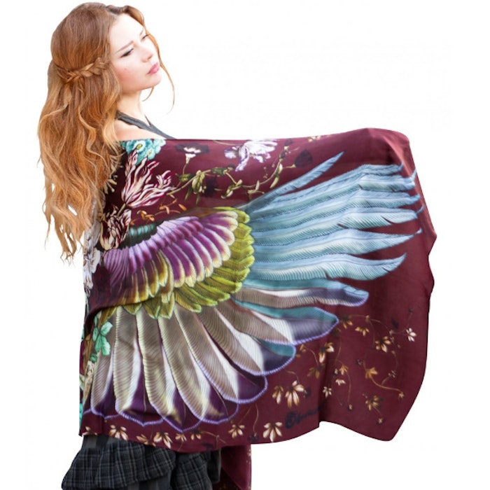 Sjal med vingar från Shovava - Crimson Bird Feather