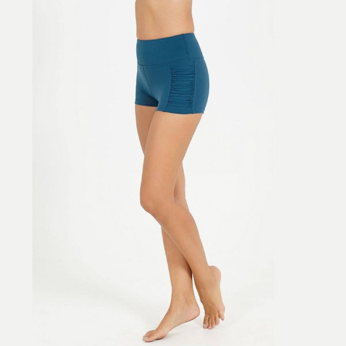 Yogashorts Emerald Kinetic Side Rouched från Dharma Bums