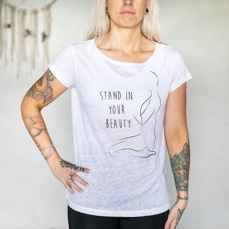 T-shirt Stand in your beauty 100% linne Vit - Yogia