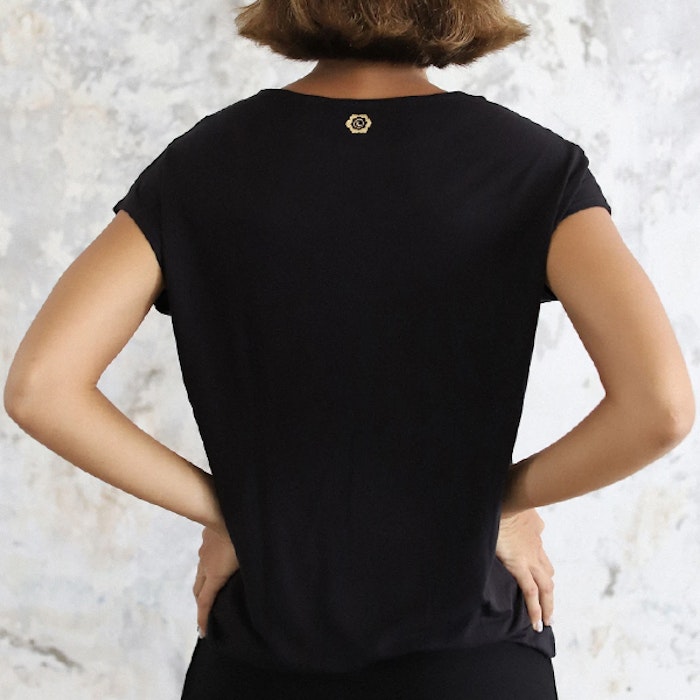 Yogatröja Layer Tee Black - Indigo Luna
