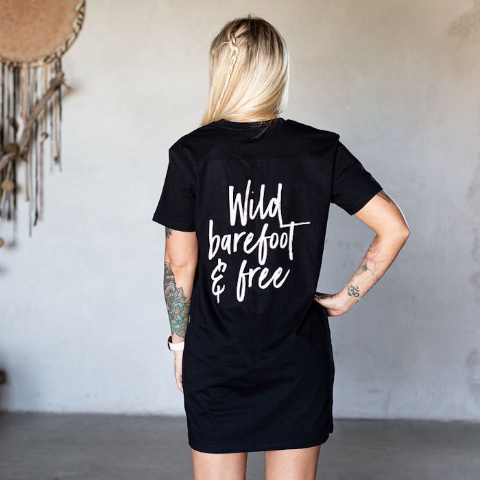 T-shirt Dress "Wild Barefoot & Free" Black - Soul Factory