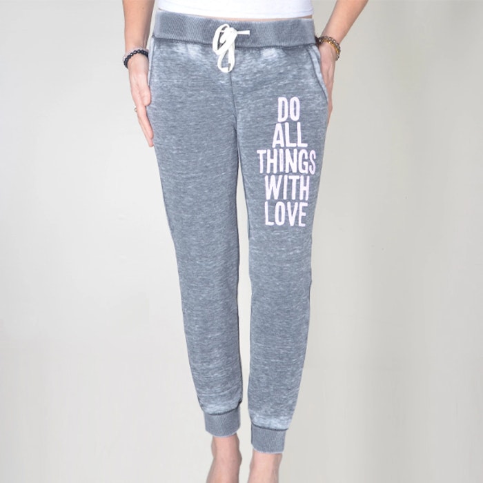 Byxor " Do All Things With Love" - SuperLove Tees