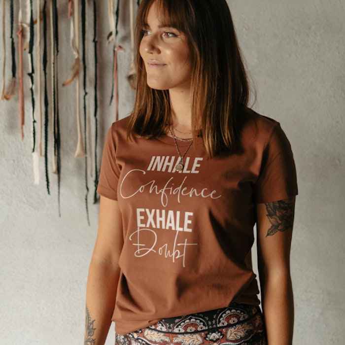 T-shirt "Inhale Confidence Exhale Doubt" Caramel - Soul Factory