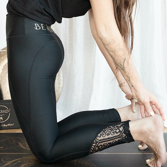 Yogaleggings Kneelove Lacework - Vackraliv Yoga