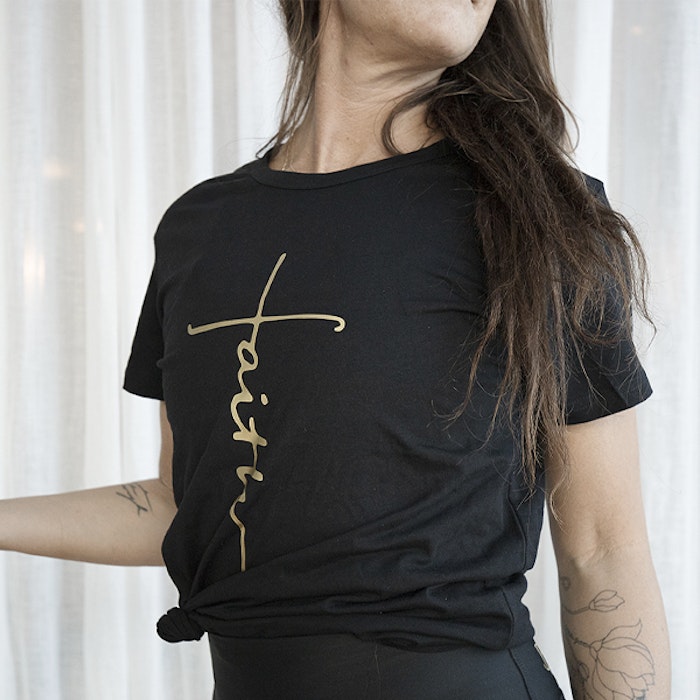 T-shirt "Faith" Svart - Vackraliv Yoga