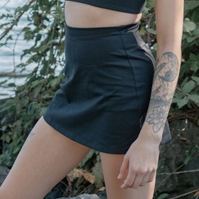 The skort kjol/shorts Black - Girlfriend Collective