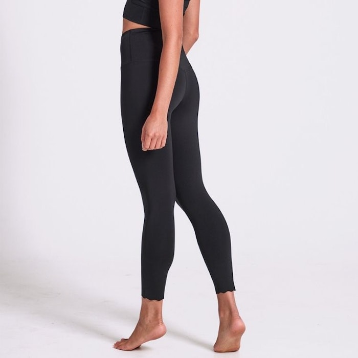 Yogaleggings Scallop 7/8 Black - Dharma Bums