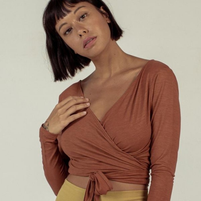 Yogatröja Moksha Wrap Top Mahogany - Indigo Luna