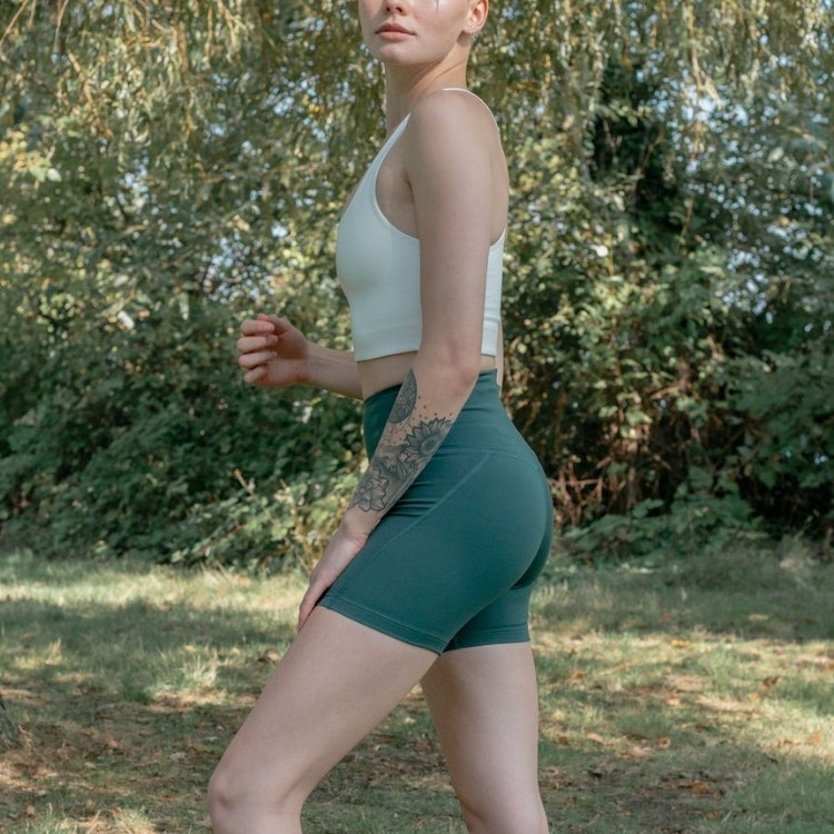 Yogashorts Run High Rise Moss - Girlfriend Collective