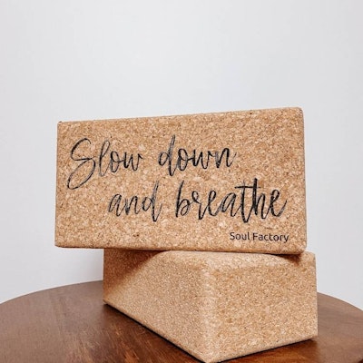 Yogablock i Kork "Slow down & Breathe" - Soul Factory