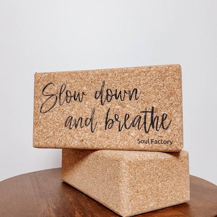 Yogablock i Kork "Slow down & Breathe" - Soul Factory